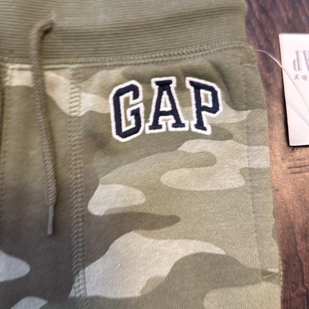 NWT Gender Neutral GAP Kids Camouflage Jogger Pants - Green